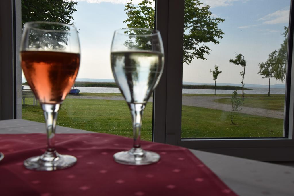 Seehotel Herlinde Podersdorf am See Bagian luar foto