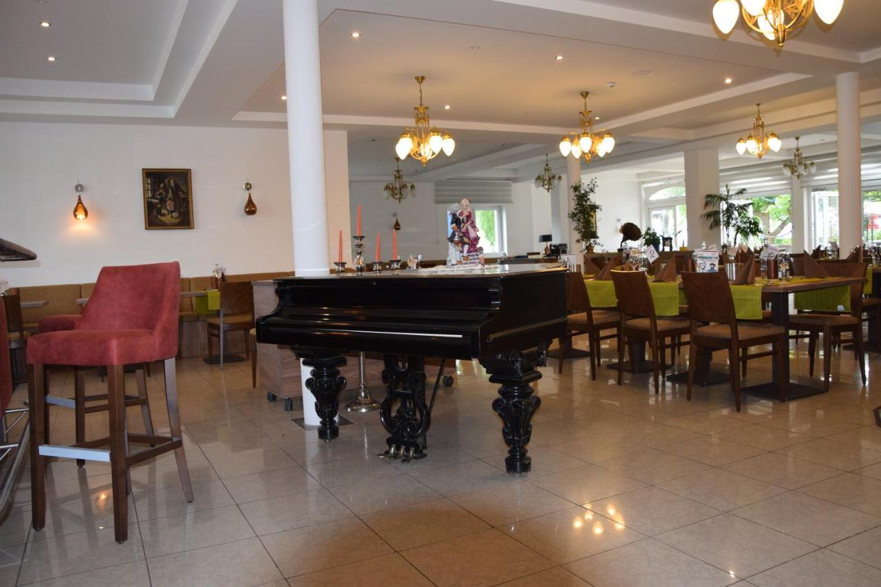 Seehotel Herlinde Podersdorf am See Bagian luar foto