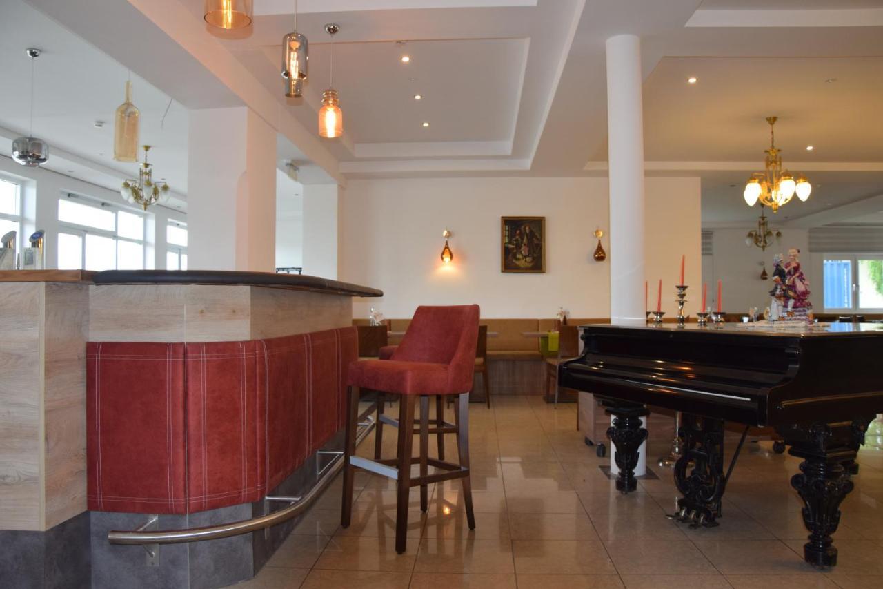 Seehotel Herlinde Podersdorf am See Bagian luar foto